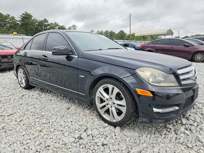 Czwarte zdjęcie samochodu z boku: 2012 MERCEDES-BENZ C 250 VIN:WDDGF4HB6CR218461 - miniatura