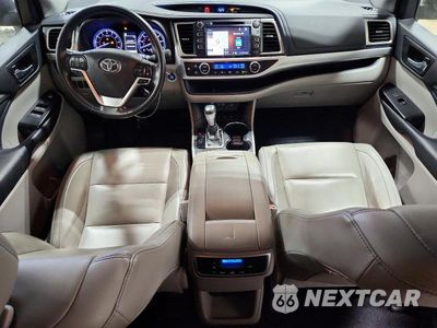Zdjęcie 8 z 14 samochodu: 2018 TOYOTA HIGHLANDER XLE VIN:5TDJZRFH7JS853554 - miniatura