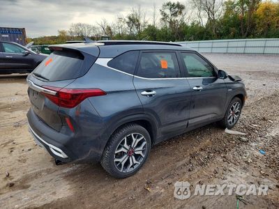 Trzecie zdjęcie samochodu z tyłu: 2023 KIA SELTOS SX VIN:KNDETCA22P7424554 - miniatura