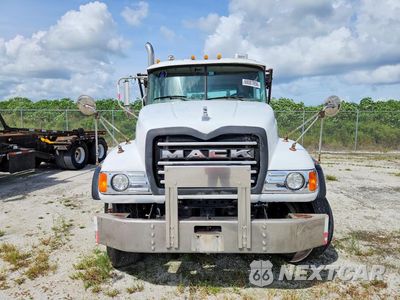 Piąte zdjęcie samochodu w środku: 2006 MACK CV713 ROLL-OFF CONTAINER TRUCK VIN:1M2AG11C06M052871 - miniatura