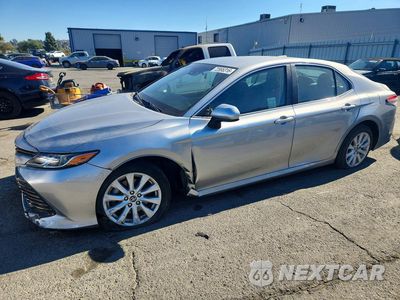 2018 TOYOTA CAMRY LE 4T1B11HK8JU654008 - główne zdjęcie licytacji z USA - miniatura