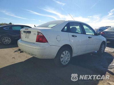 Trzecie zdjęcie samochodu z tyłu: 2005 FORD FOCUS ZX4 VIN:1FAFP34N25W281936 - miniatura