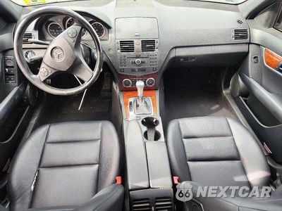 Zdjęcie 8 z 13 samochodu: 2011 MERCEDES-BENZ C 300 4MATIC VIN:WDDGF8BB7BR175781 - miniatura