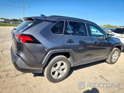 Trzecie zdjęcie samochodu z tyłu: 2021 TOYOTA RAV4 XLE VIN:2T3W1RFVXMW136085 - miniatura