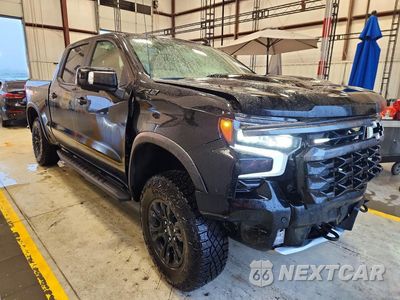 Czwarte zdjęcie samochodu z boku: 2026 CHEVROLET SILVERADO K1500 ZR2 VIN:3GCUKHEL6TG359625 - miniatura