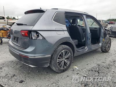 Trzecie zdjęcie samochodu z tyłu: 2019 VOLKSWAGEN TIGUAN SE VIN:3VV2B7AX2KM161569 - miniatura