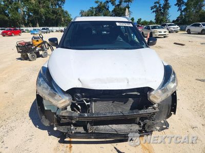 Piąte zdjęcie samochodu w środku: 2019 NISSAN KICKS S VIN:3N1CP5CU4KL518965 - miniatura