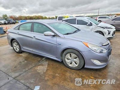 Czwarte zdjęcie samochodu z boku: 2014 HYUNDAI SONATA HYBRID VIN:KMHEC4A4XEA117703 - miniatura
