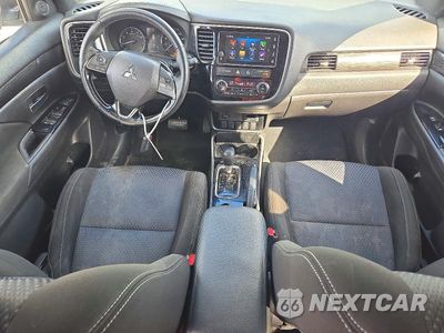 Zdjęcie 8 z 13 samochodu: 2018 MITSUBISHI OUTLANDER SE VIN:JA4AD3A36JZ051321 - miniatura