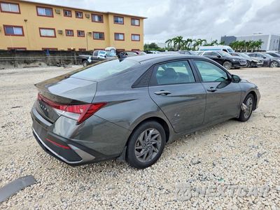 Trzecie zdjęcie samochodu z tyłu: 2024 HYUNDAI ELANTRA SEL VIN:KMHLM4DG5RU731699 - miniatura