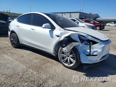 Czwarte zdjęcie samochodu z boku: 2024 TESLA MODEL Y VIN:7SAYGDEDXRF088610 - miniatura