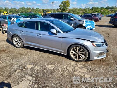 Czwarte zdjęcie samochodu z boku: 2023 AUDI A5 PREMIUM PLUS 40 VIN:WAUCBDF51PA039621 - miniatura