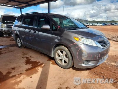 Czwarte zdjęcie samochodu z boku: 2014 TOYOTA SIENNA LE VIN:5TDKK3DC3ES438881 - miniatura