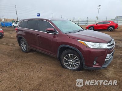 Czwarte zdjęcie samochodu z boku: 2017 TOYOTA HIGHLANDER XLE VIN:5TDJZRFH5HS363267 - miniatura