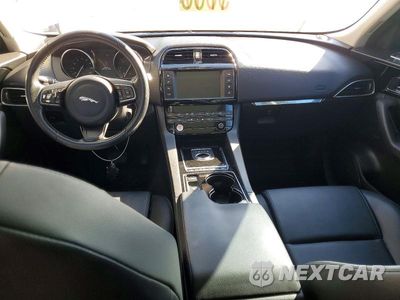 Zdjęcie 8 z 12 samochodu: 2017 JAGUAR F-PACE PREMIUM VIN:SADCJ2BN3HA089362 - miniatura