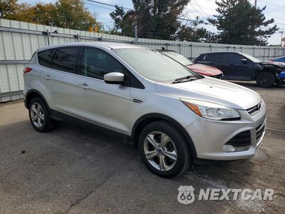 Czwarte zdjęcie samochodu z boku: 2015 FORD ESCAPE SE VIN:1FMCU9GX4FUB67970 - miniatura