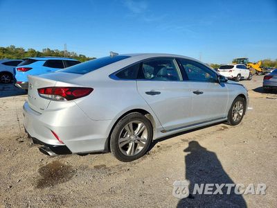 Trzecie zdjęcie samochodu z tyłu: 2019 HYUNDAI SONATA SPORT VIN:5NPE34AFXKH780361 - miniatura