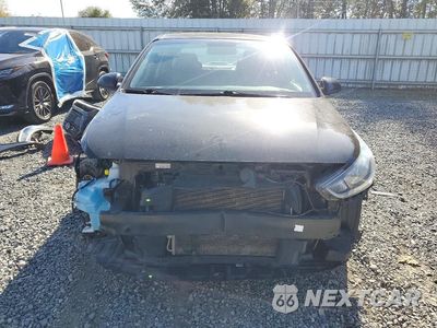Piąte zdjęcie samochodu w środku: 2018 HYUNDAI ACCENT SE VIN:3KPC24A37JE012582 - miniatura