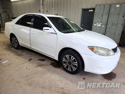 Czwarte zdjęcie samochodu z boku: 2006 TOYOTA CAMRY LE VIN:4T1BE32K96U672033 - miniatura
