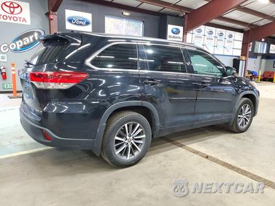 Trzecie zdjęcie samochodu z tyłu: 2017 TOYOTA HIGHLANDER XLE VIN:5TDJZRFH1HS426414 - miniatura