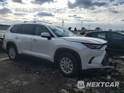 Czwarte zdjęcie samochodu z boku: 2024 TOYOTA GRAND HIGHLANDER XLE VIN:5TDAAAB5XRS067103 - miniatura