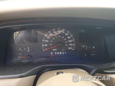 Zdjęcie 9 z 13 samochodu: 2001 LINCOLN TOWN CAR SIGNATURE VIN:1LNHM82W01Y620885 - miniatura