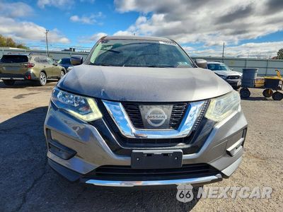 Piąte zdjęcie samochodu w środku: 2017 NISSAN ROGUE S VIN:5N1AT2MVXHC848230 - miniatura