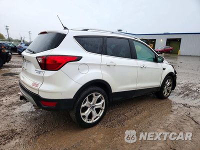 Trzecie zdjęcie samochodu z tyłu: 2019 FORD ESCAPE TITANIUM VIN:1FMCU9J99KUC42800 - miniatura