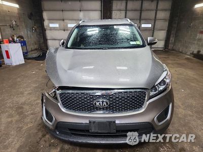 Piąte zdjęcie samochodu w środku: 2018 KIA SORENTO LX VIN:5XYPGDA36JG406578 - miniatura