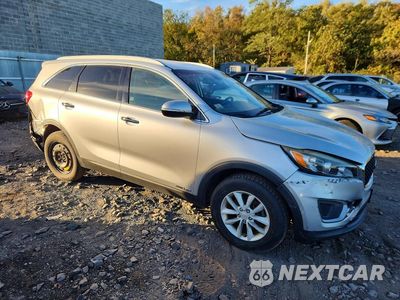 Czwarte zdjęcie samochodu z boku: 2016 KIA SORENTO LX V6 VIN:5XYPGDA56GG012640 - miniatura