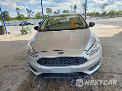 Piąte zdjęcie samochodu w środku: 2016 FORD FOCUS S VIN:1FADP3E27GL355190 - miniatura