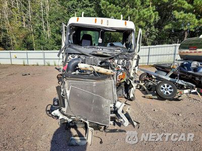Piąte zdjęcie samochodu w środku: 2020 FREIGHTLINER CASCADIA 126 SEMI TRUCK VIN:1FUJHLDV0LLLY9206 - miniatura