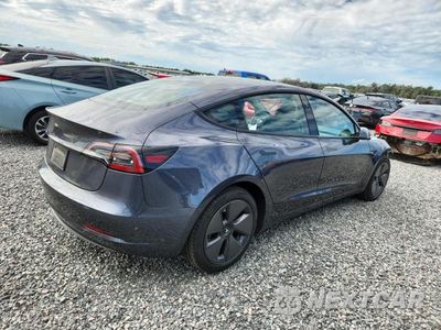 Trzecie zdjęcie samochodu z tyłu: 2023 TESLA MODEL 3 VIN:5YJ3E1EA7PF674731 - miniatura