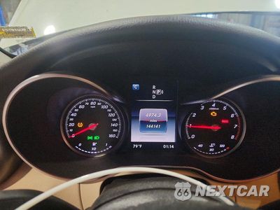 Zdjęcie 9 z 12 samochodu: 2015 MERCEDES-BENZ C 300 4MATIC VIN:55SWF4KB1FU062787 - miniatura