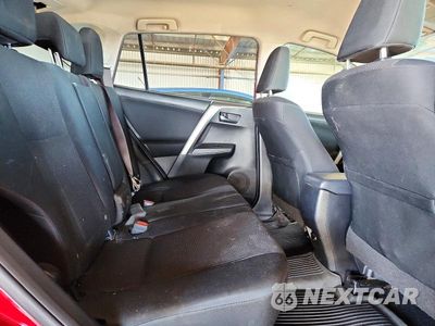 Zdjęcie 11 z 14 samochodu: 2018 TOYOTA RAV4 LE VIN:JTMBFREV9JD229724 - miniatura