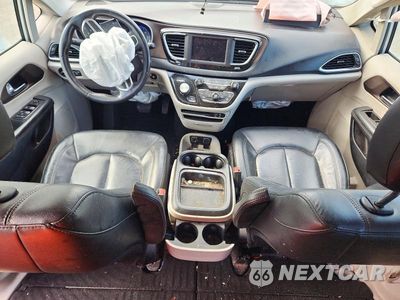 Zdjęcie 8 z 13 samochodu: 2019 CHRYSLER PACIFICA TOURING L VIN:2C4RC1BG0KR554517 - miniatura