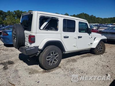 Trzecie zdjęcie samochodu z tyłu: 2026 JEEP WRANGLER SAHARA VIN:1C4PJXEN3TW262749 - miniatura