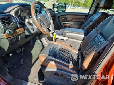 Zdjęcie 7 z 12 samochodu: 2017 NISSAN TITAN XD PLATINUM RESERVE VIN:1N6BA1F40HN548548 - miniatura