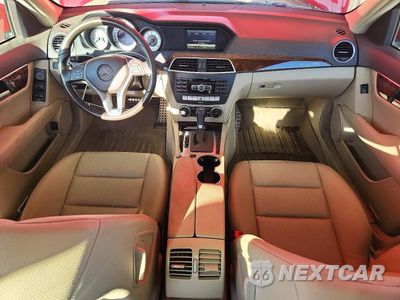 Zdjęcie 8 z 12 samochodu: 2014 MERCEDES-BENZ C 300 4MATIC VIN:WDDGF8AB5ER309256 - miniatura