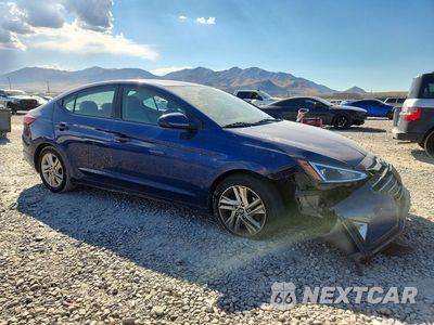 Czwarte zdjęcie samochodu z boku: 2019 HYUNDAI ELANTRA SEL VIN:5NPD84LF7KH411905 - miniatura