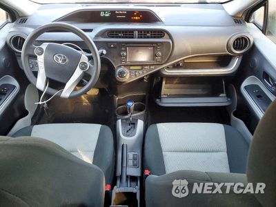 Zdjęcie 8 z 14 samochodu: 2014 TOYOTA PRIUS C THREE VIN:JTDKDTB34E1067546 - miniatura