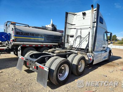 Trzecie zdjęcie samochodu z tyłu: 2013 VOLVO VNL SEMI TRUCK VIN:4V4NC9EH5DN141269 - miniatura