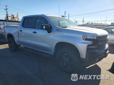 Czwarte zdjęcie samochodu z boku: 2020 CHEVROLET SILVERADO K1500 LT TRAIL BOSS VIN:1GCPYFED2LZ300435 - miniatura