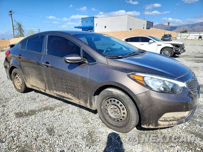 Czwarte zdjęcie samochodu z boku: 2014 KIA FORTE LX VIN:KNAFK4A69E5055763 - miniatura