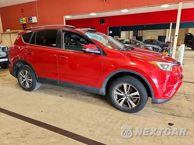 Czwarte zdjęcie samochodu z boku: 2017 TOYOTA RAV4 XLE VIN:JTMRFREV5HJ165112 - miniatura
