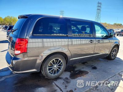 Trzecie zdjęcie samochodu z tyłu: 2019 DODGE GRAND CARAVAN SE VIN:2C4RDGBGXKR586651 - miniatura