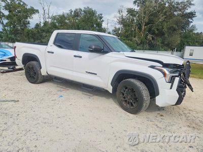 Czwarte zdjęcie samochodu z boku: 2024 TOYOTA TUNDRA SR5 VIN:5TFLA5DB4RX223083 - miniatura