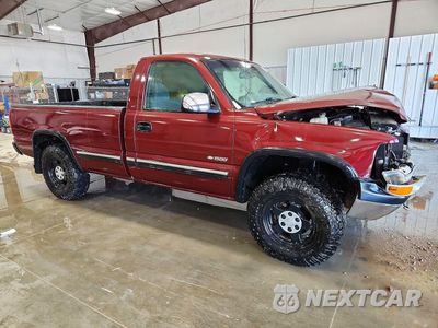 Czwarte zdjęcie samochodu z boku: 2002 CHEVROLET SILVERADO K1500 VIN:1GCEK14T52Z302117 - miniatura