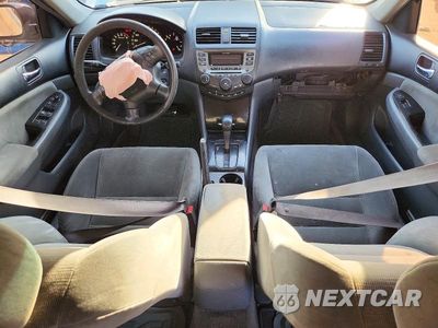 Zdjęcie 8 z 12 samochodu: 2006 HONDA ACCORD SE VIN:1HGCM56386A181773 - miniatura