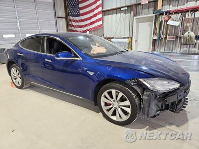 Czwarte zdjęcie samochodu z boku: 2015 TESLA MODEL S VIN:5YJSA1E48FF116208 - miniatura